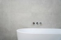 Microcement verovert de Nederlandse badkamer